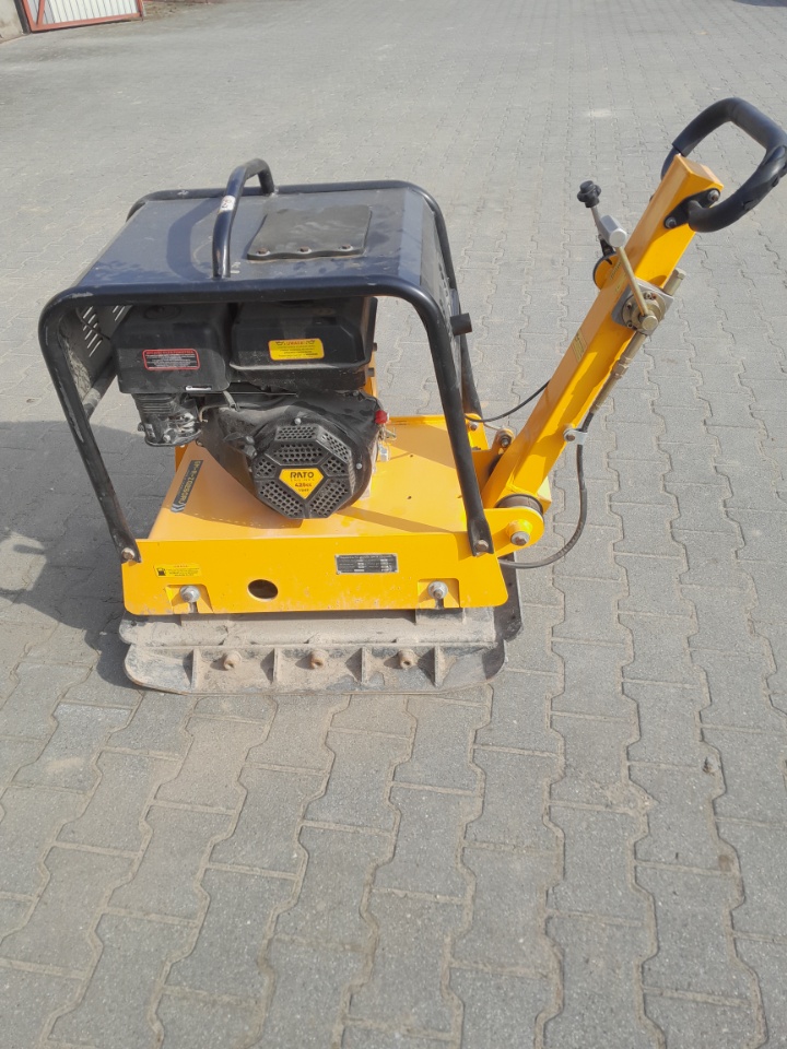 Zagęszczarka i płyta wibracyjna – utwardzanie terenu